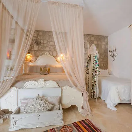 Alacati Chigdem Çeşme