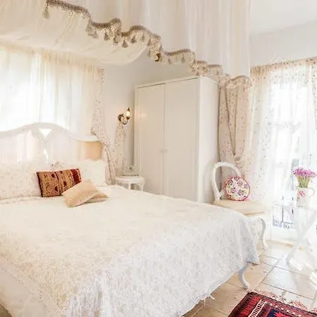 Alacati Chigdem Çeşme